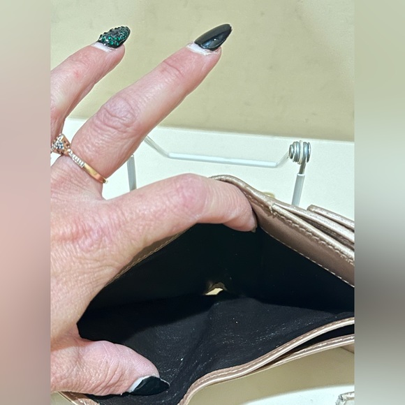 Gucci GG Interlocking Heart Bifold Wallet - Picture 2 of 10